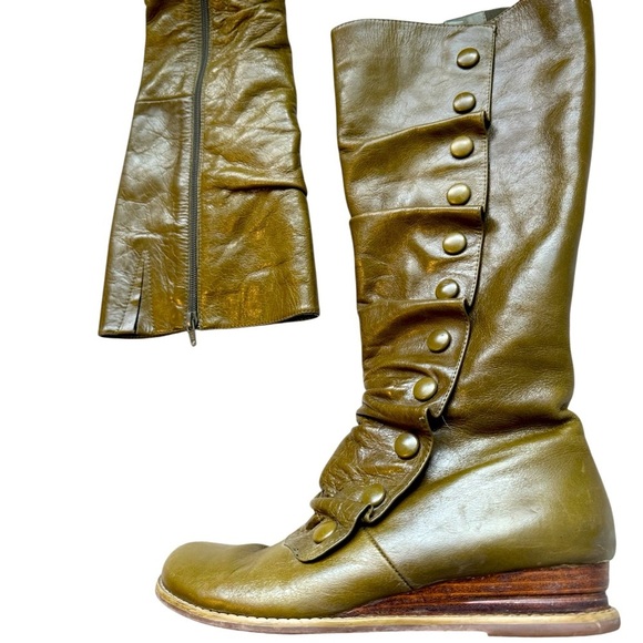 Miz Mooz size 9 mint near new condition bright olive Green Buttoned Heeled Boots - Picture 1 of 15